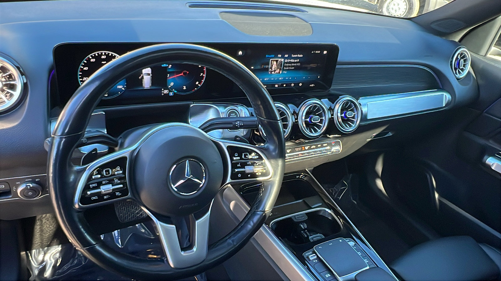 Used 2023 Mercedes-Benz GLB 250 4MATIC w/ Premium Package image 25