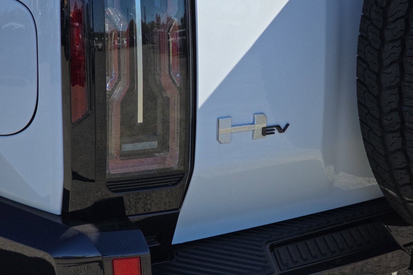 New 2026 GMC Hummer EV SUV w/ LPO, Sport Package image 32