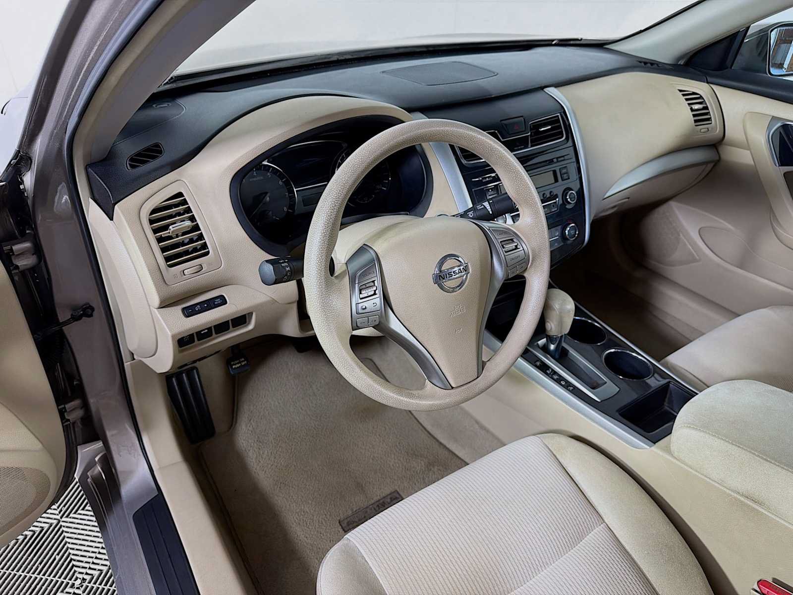 Used 2013 Nissan Altima 2.5 S FWD image 7
