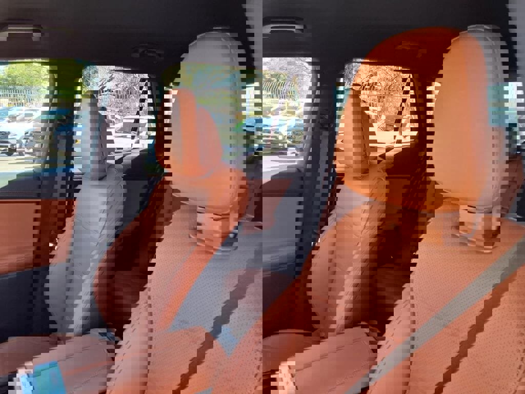 Used 2024 Mercedes-Benz GLC 300 4MATIC image 28