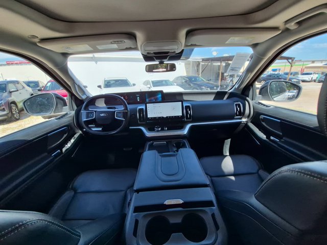 Used 2025 Ford Expedition Max Platinum AWD/4WD image 23