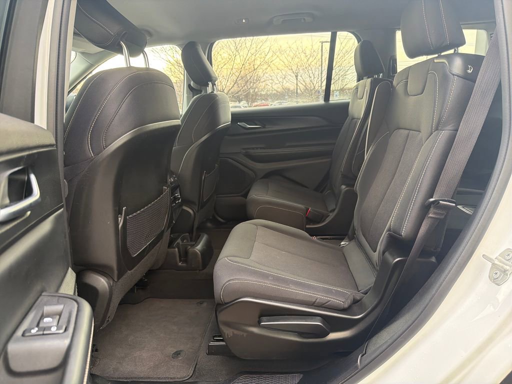 Used 2023 Jeep Grand Cherokee L Laredo image 22