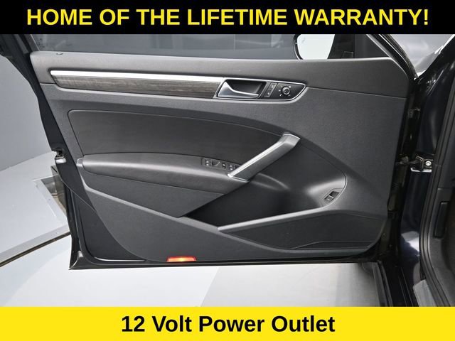 Used 2017 Volkswagen Passat 1.8T SEL Premium image 11