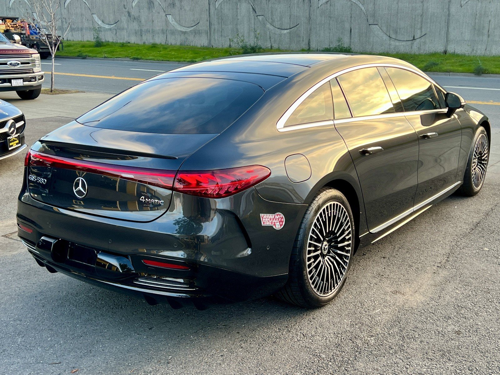 Used 2022 Mercedes-Benz EQS 580 4MATIC Sedan image 6