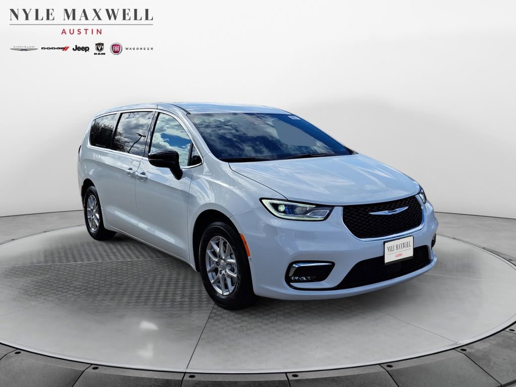 New 2026 Chrysler Pacifica Select FWD image 2