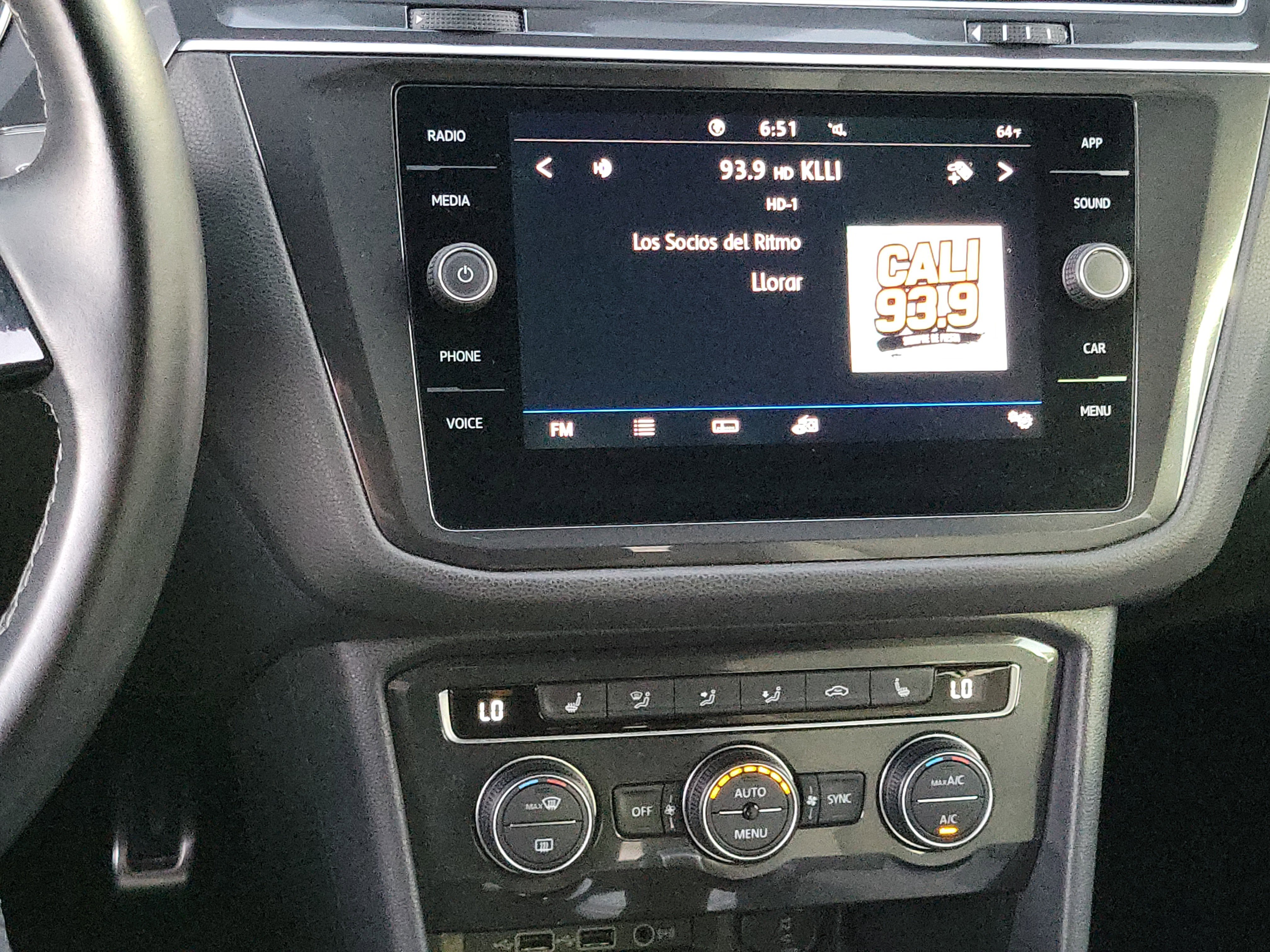 Used 2020 Volkswagen Tiguan SE R-Line image 11