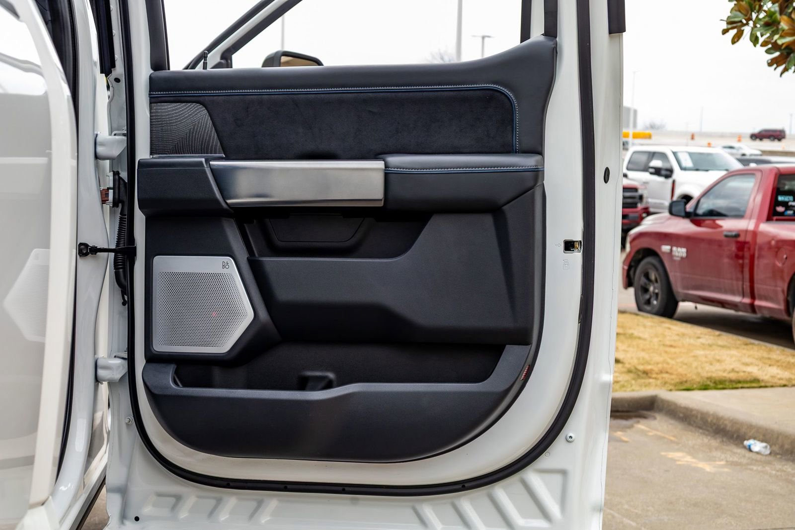 Used 2025 Ford F250 Platinum w/ Tremor Off-Road Package image 39