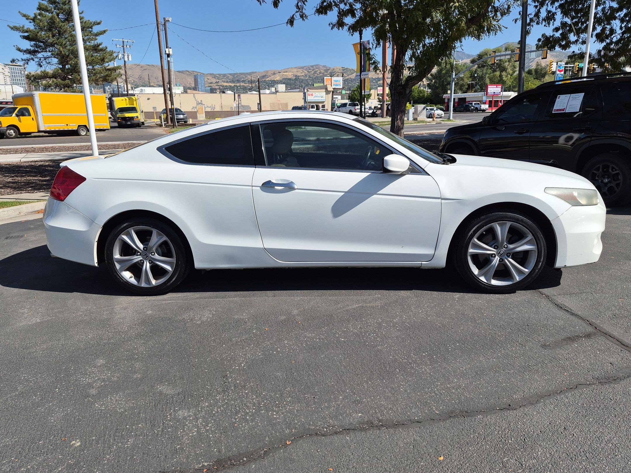 Used 2012 Honda Accord EX-L image 2