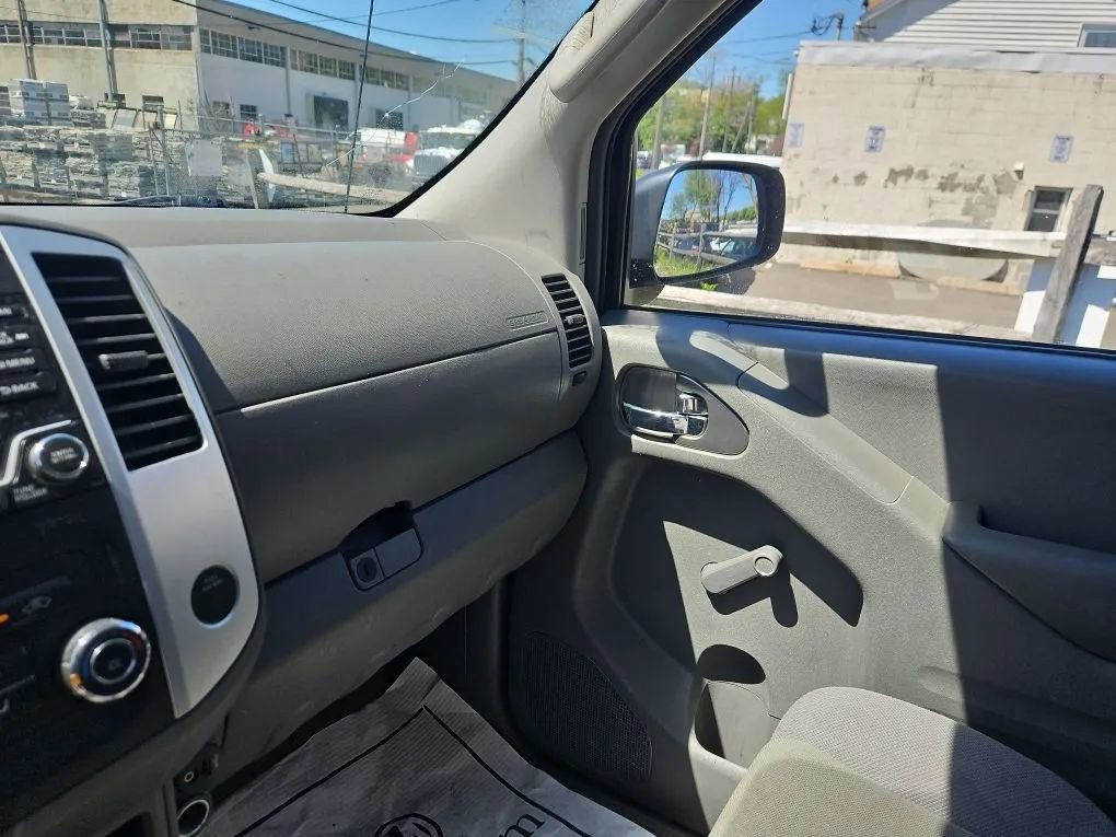 Used 2018 Nissan Frontier S RWD image 15