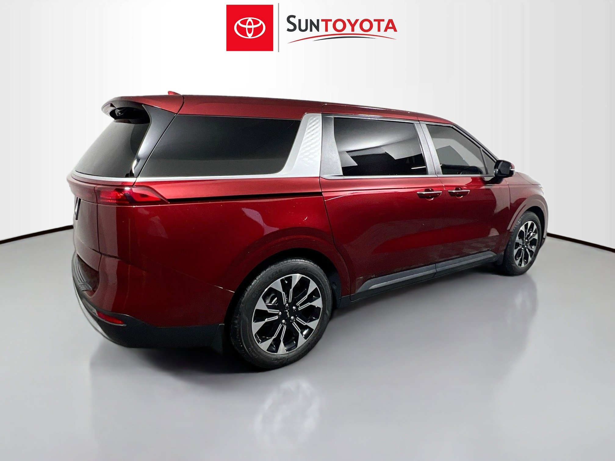 Used 2024 Kia Carnival EX image 4