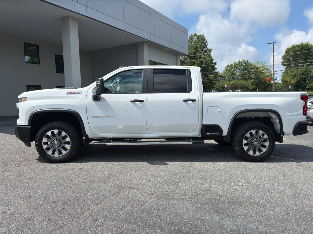 Used 2025 Chevrolet Silverado 2500 Custom AWD/4WD image 5