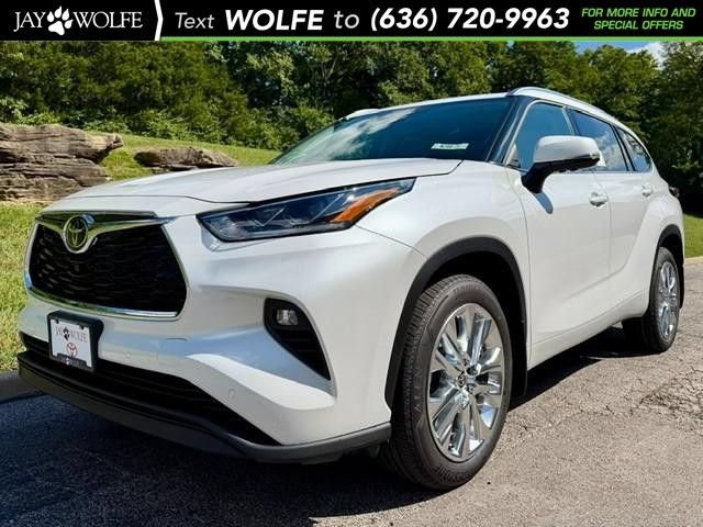 New 2026 Toyota Highlander Limited AWD/4WD image 1