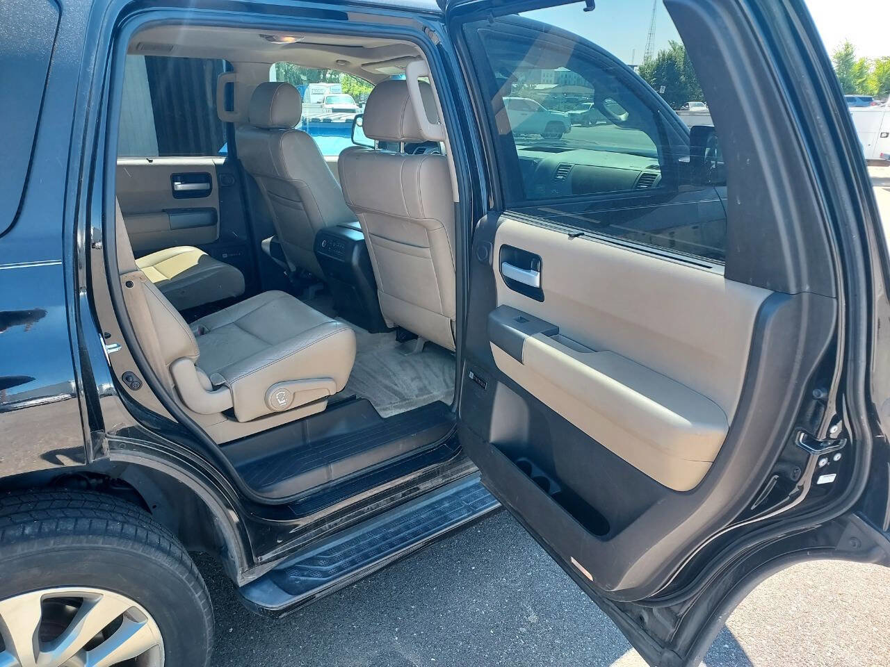 Used 2011 Toyota Sequoia Limited AWD/4WD image 9