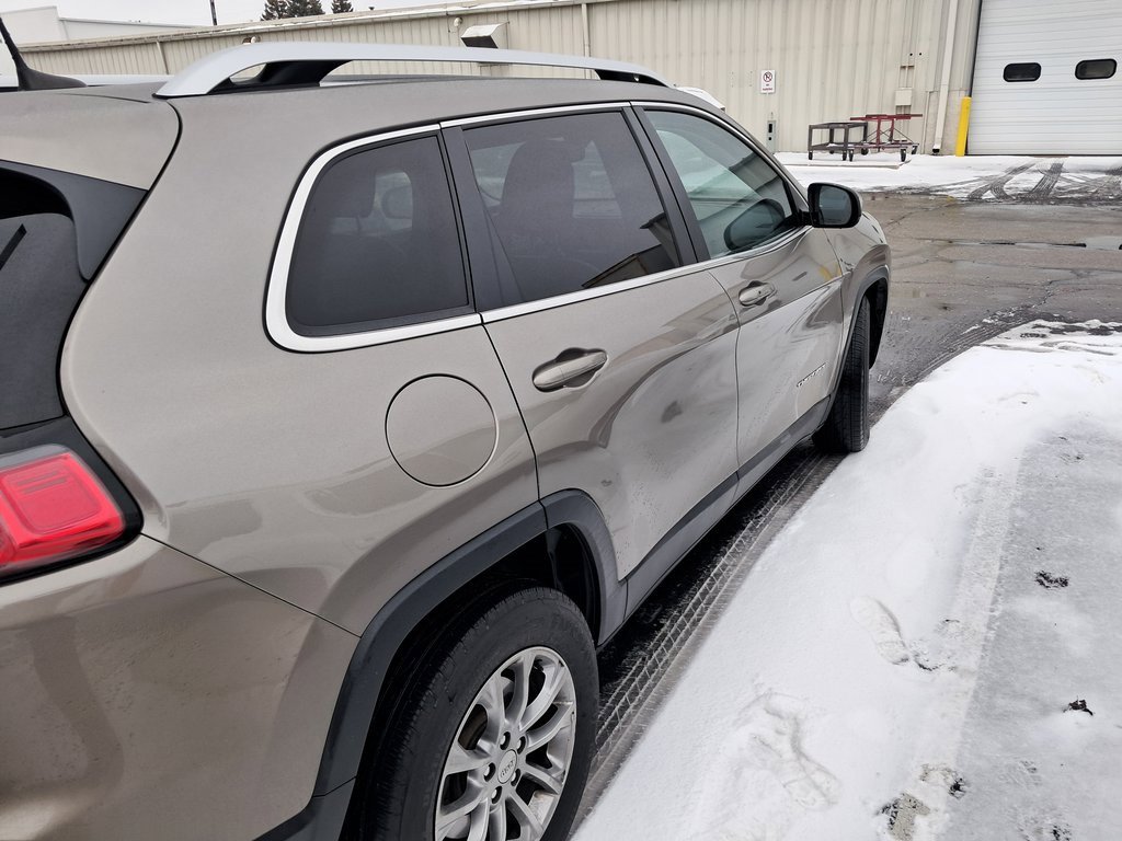 Used 2019 Jeep Cherokee Latitude Plus w/ Comfort/Convenience Group image 7