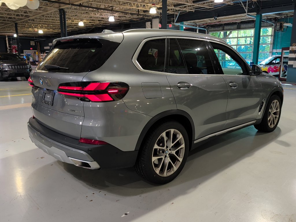 Certified 2024 BMW X5 xDrive40i w/ Premium Package AWD/4WD image 11