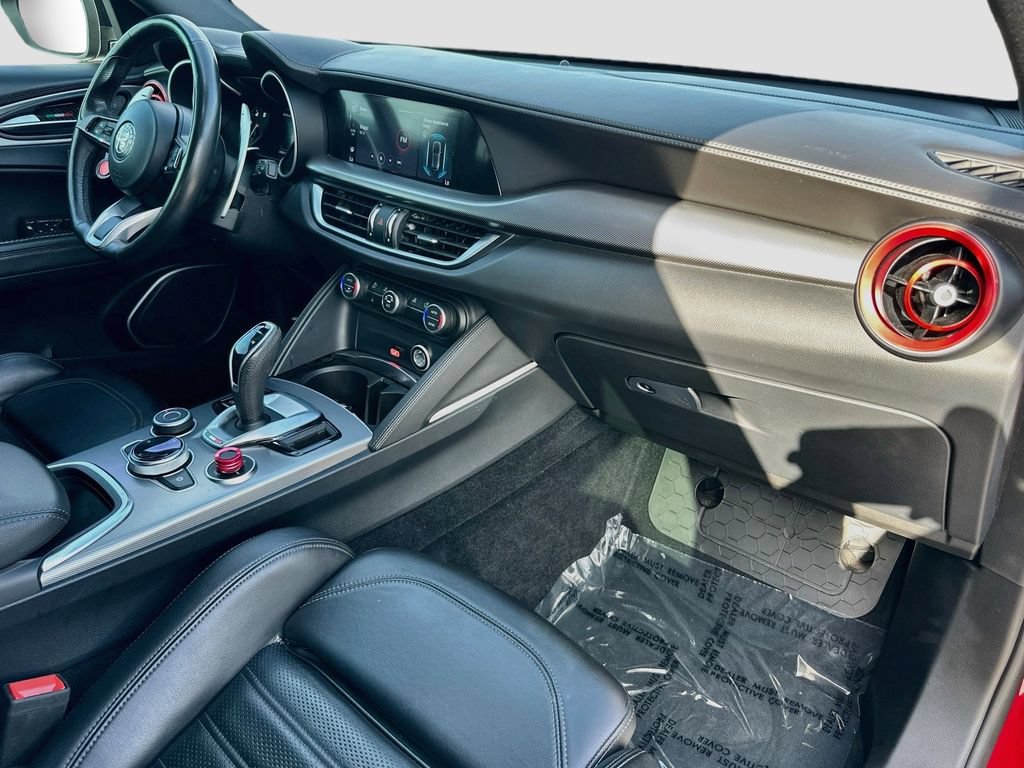 Used 2022 Alfa Romeo Stelvio Veloce AWD/4WD image 29