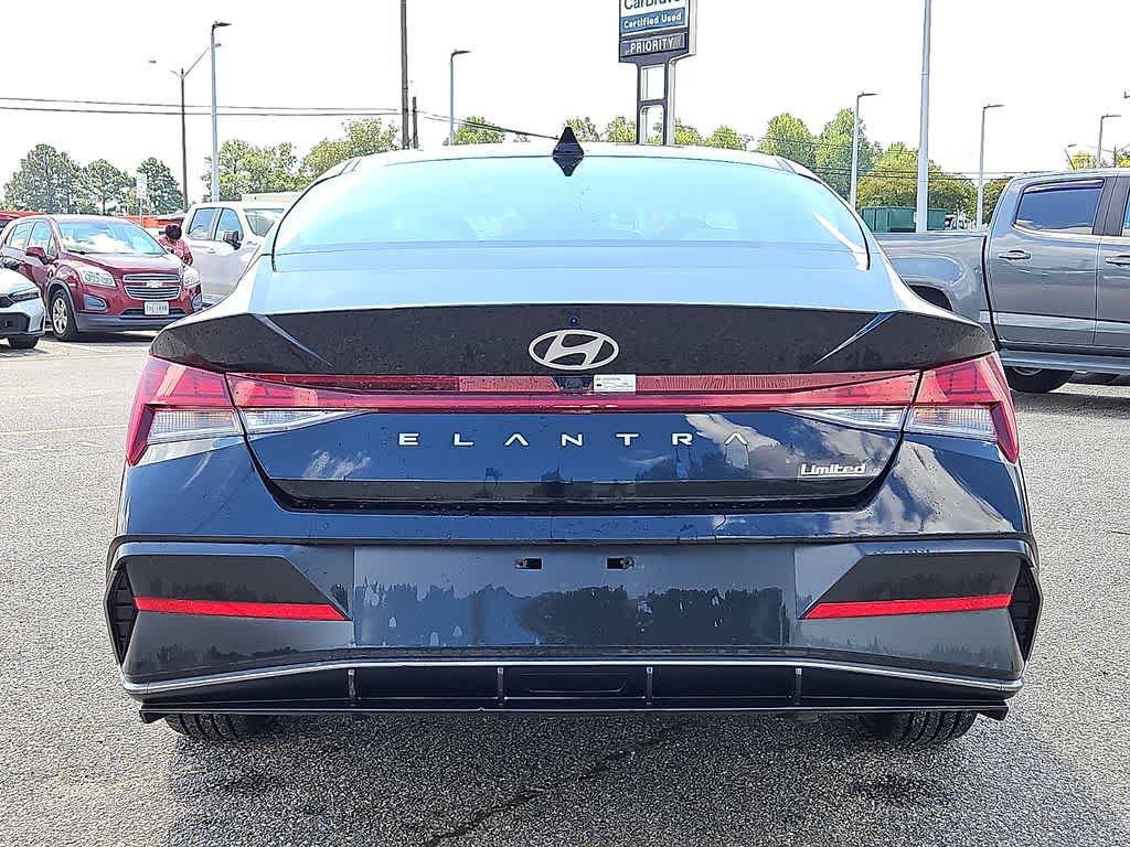 Used 2025 Hyundai Elantra Limited FWD image 5
