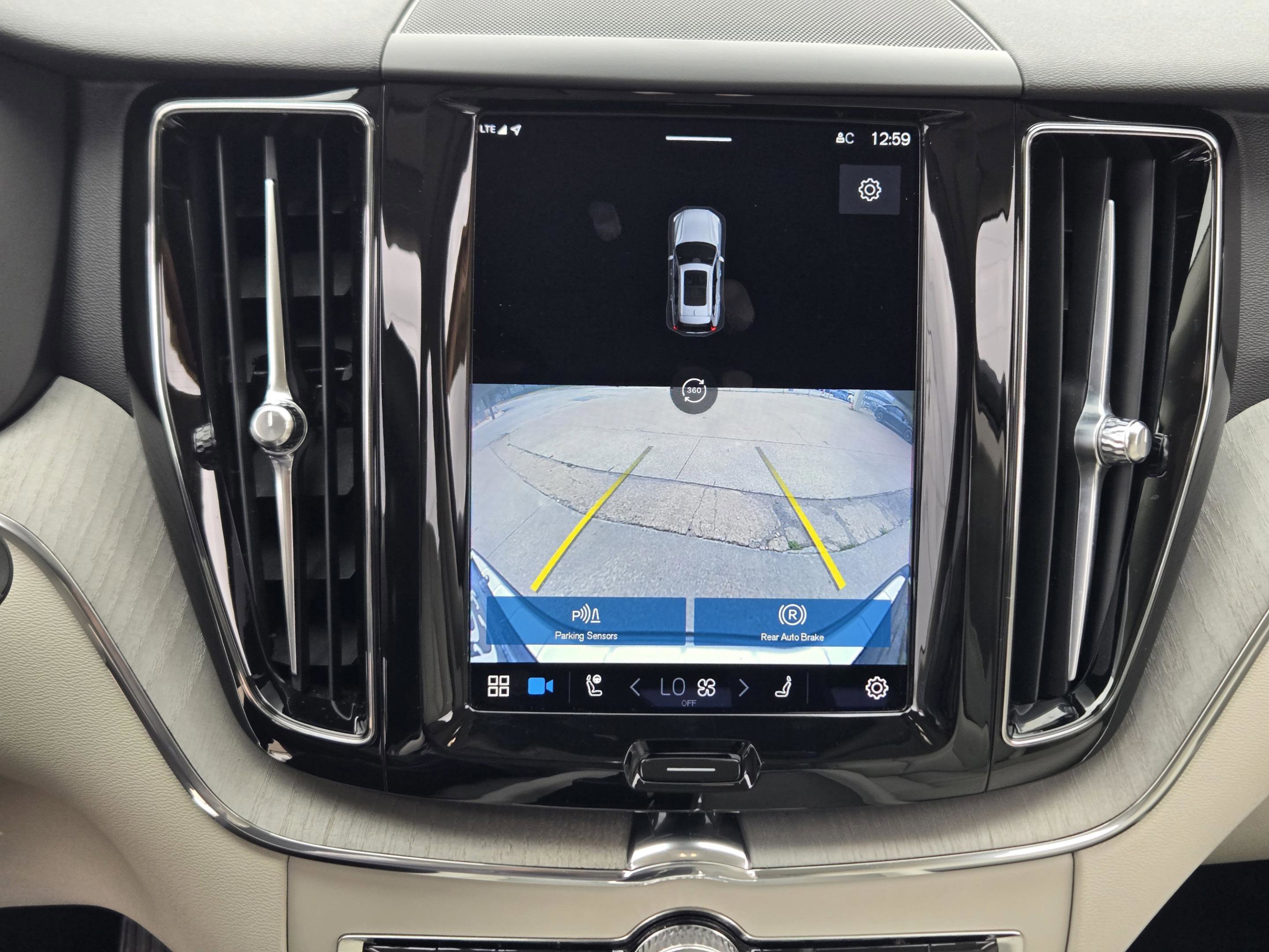 Used 2023 Volvo XC60 B5 Plus w/ Climate Package image 25