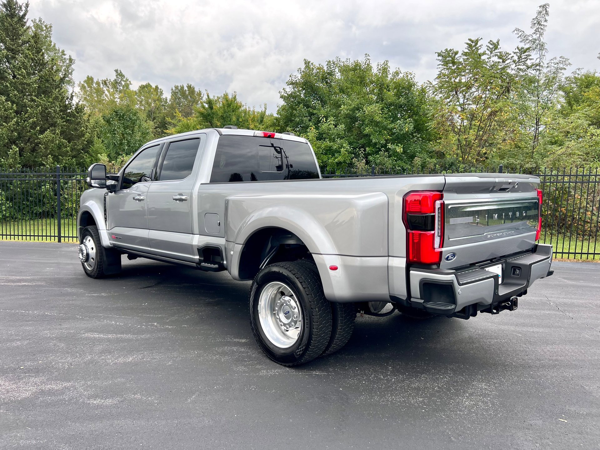 Used 2024 Ford F450 Limited w/ FX4 Off-Road Package image 27
