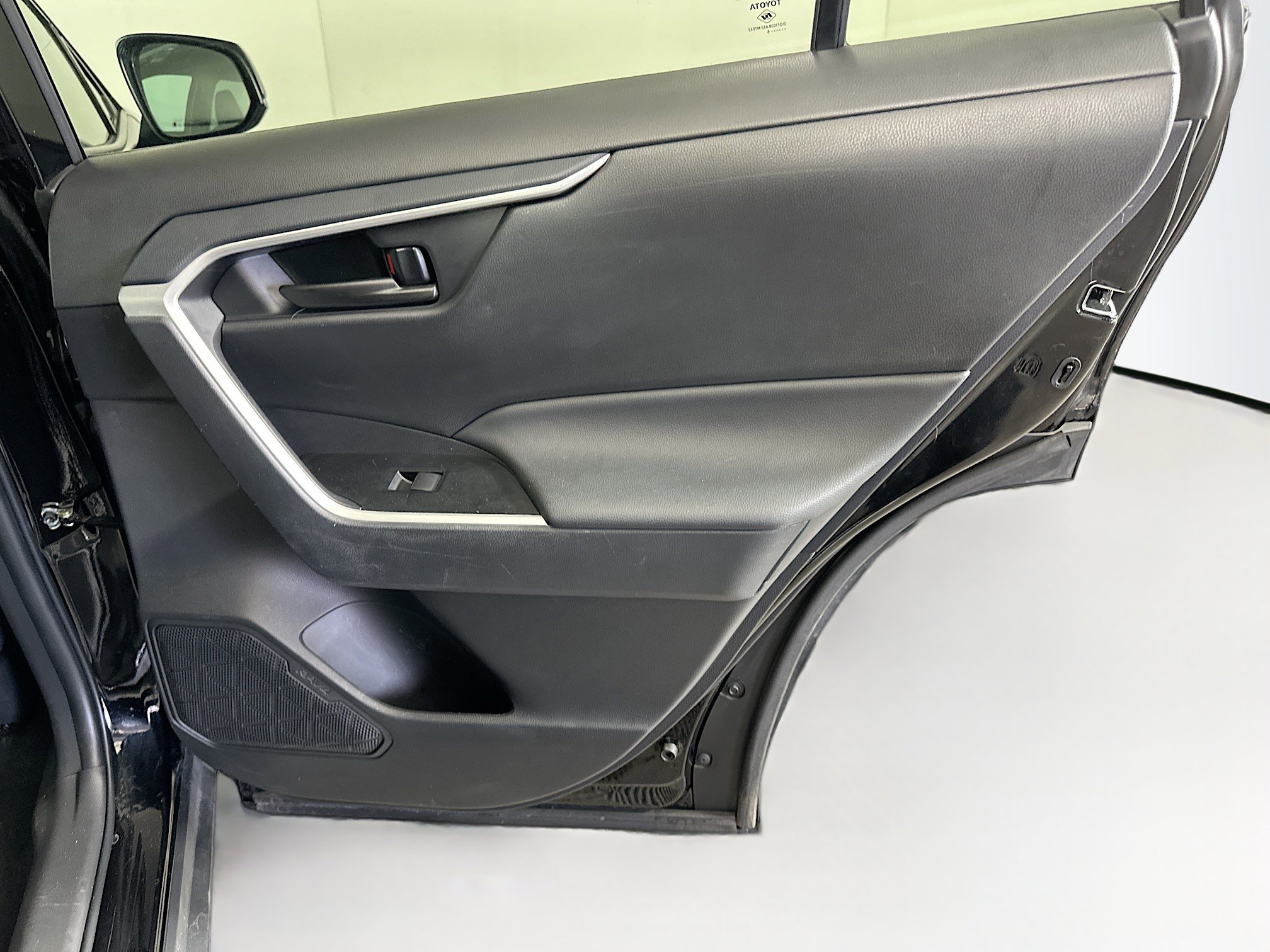 Used 2025 Toyota RAV4 LE image 29