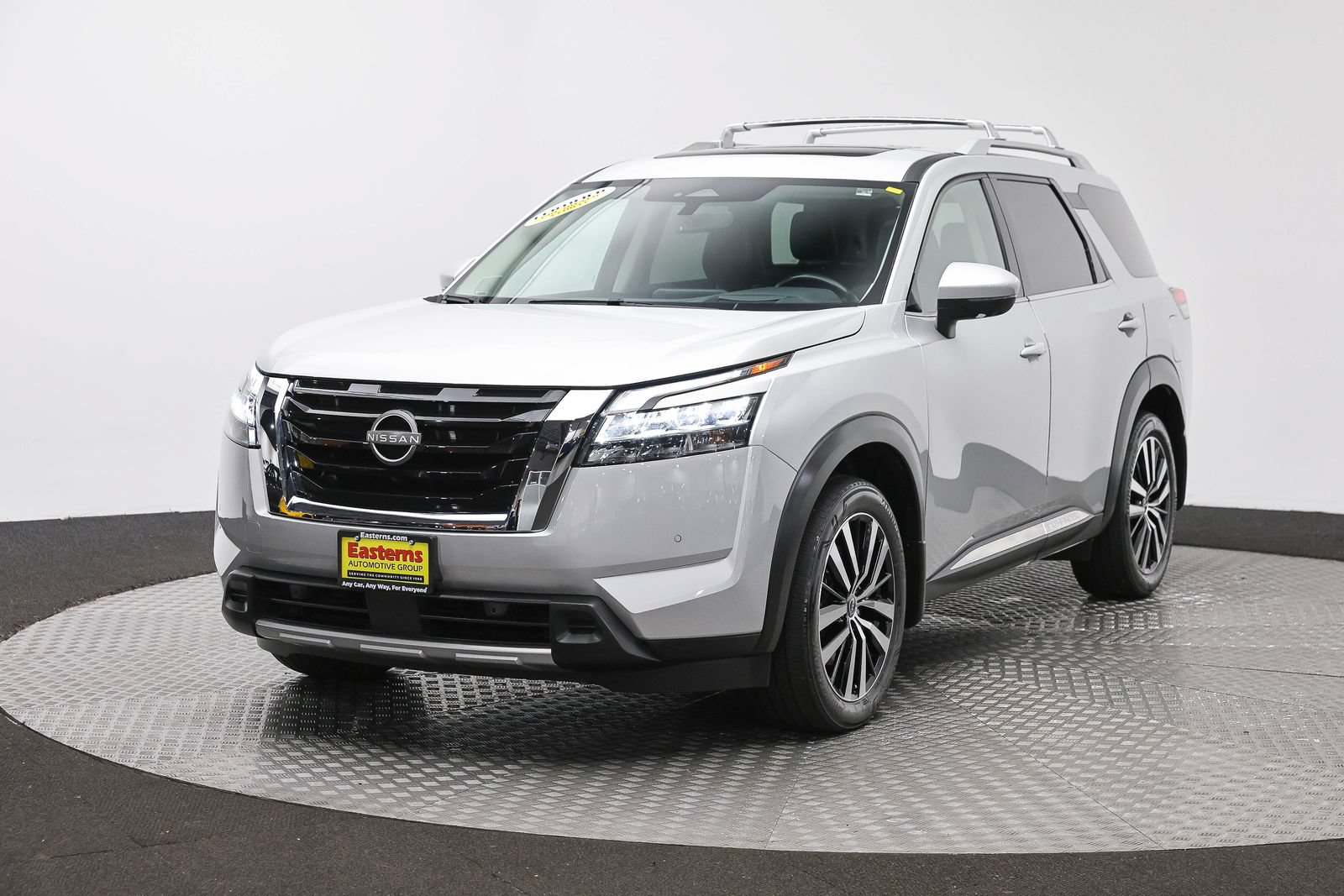 Used 2023 Nissan Pathfinder Platinum AWD/4WD video 1