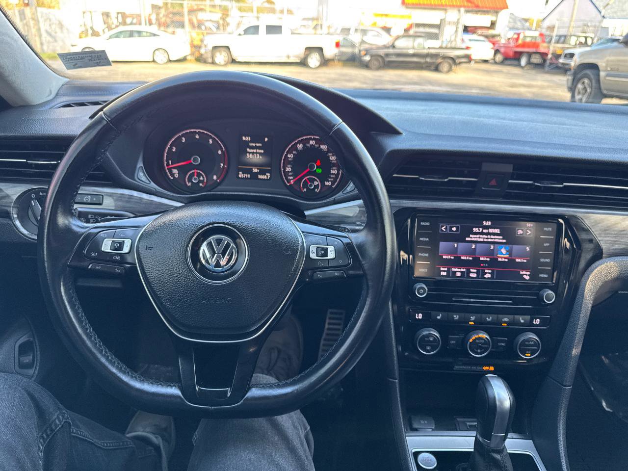 Used 2020 Volkswagen Passat 2.0T R-Line image 23