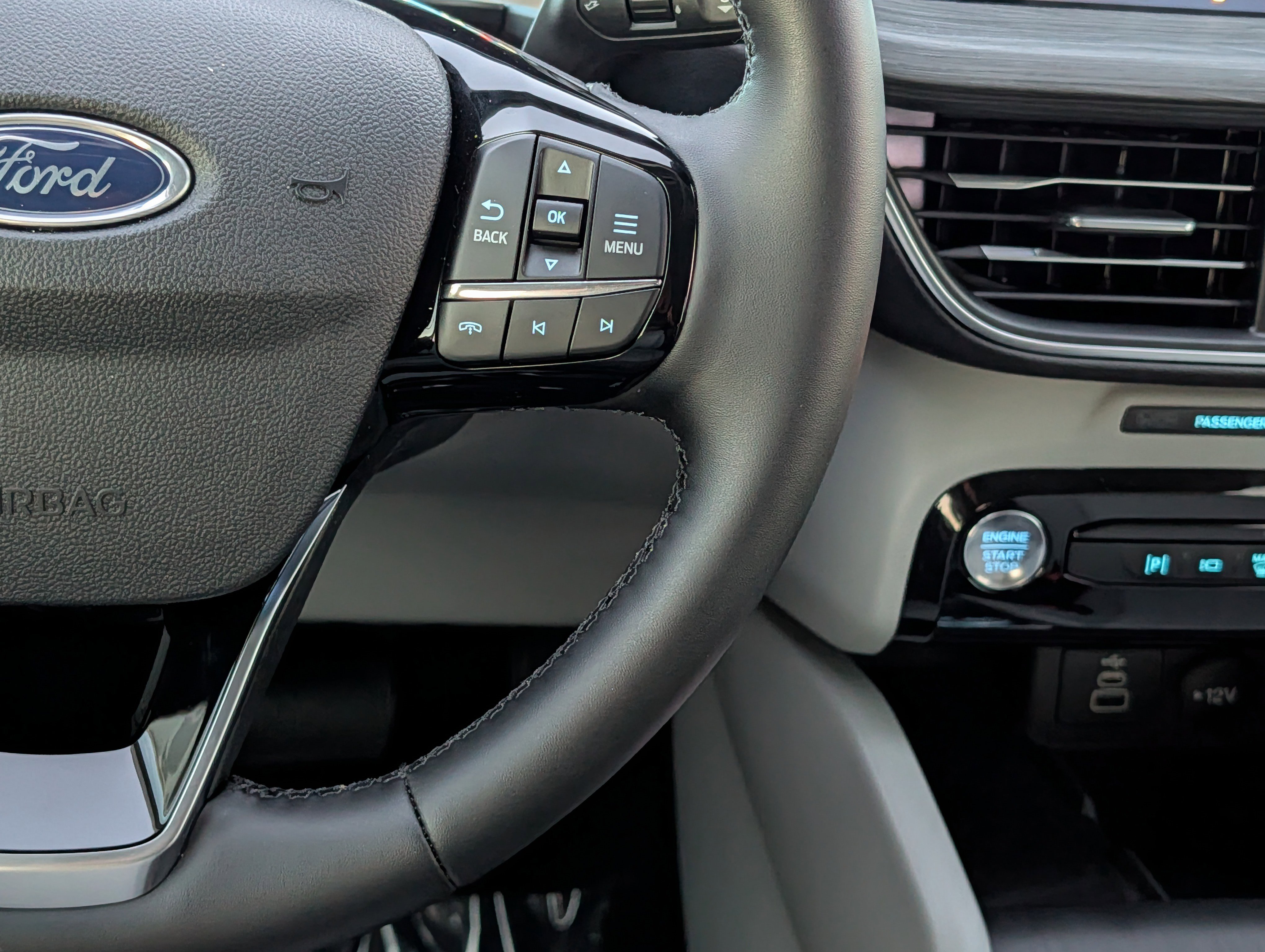 New 2026 Ford Escape SE w/ PHEV Premium Package FWD image 23