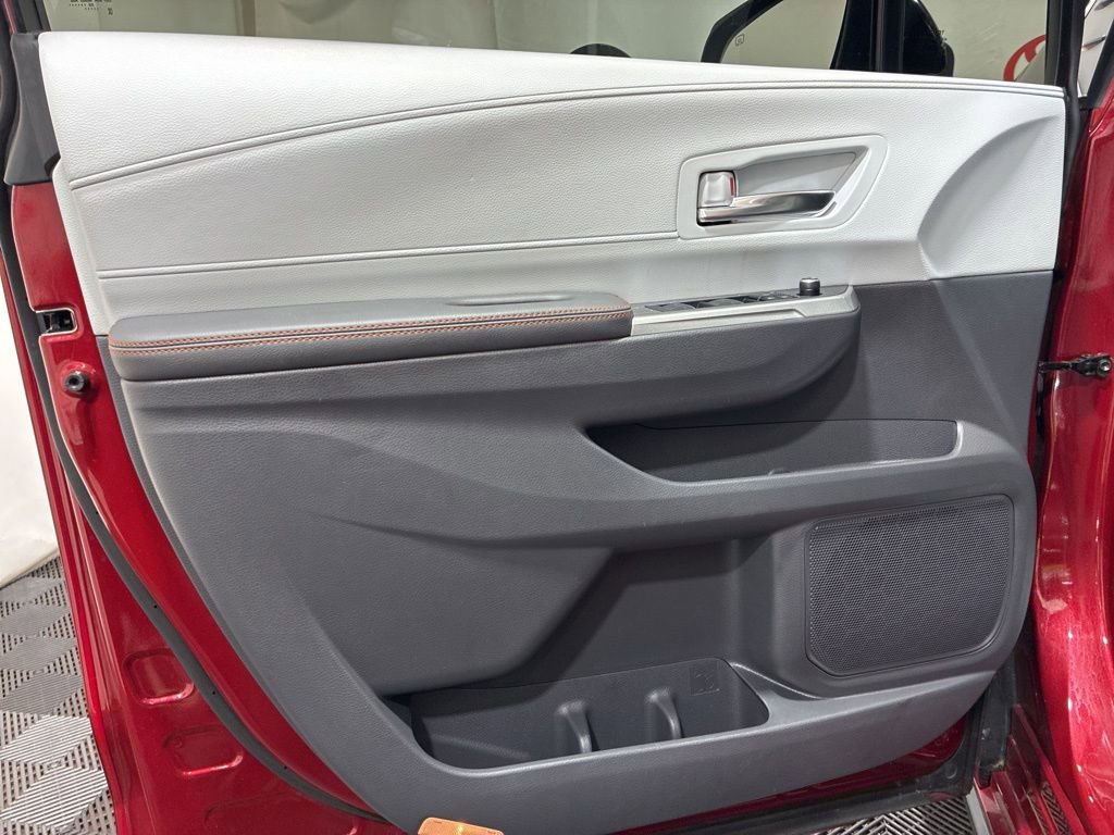 Used 2022 Toyota Sienna XSE image 23