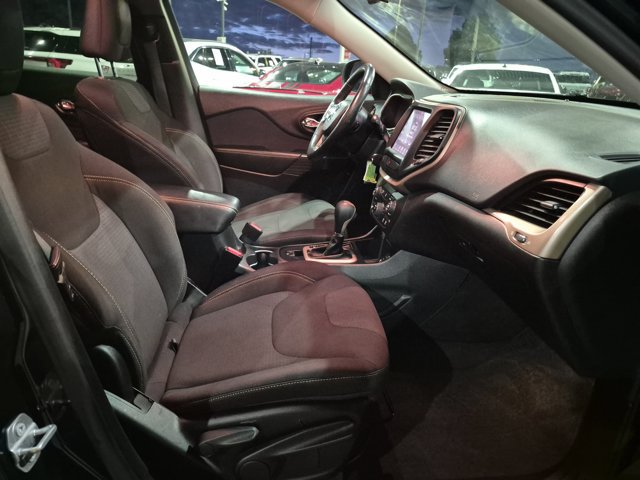 Used 2015 Jeep Cherokee Latitude w/ Cold Weather Group FWD image 20