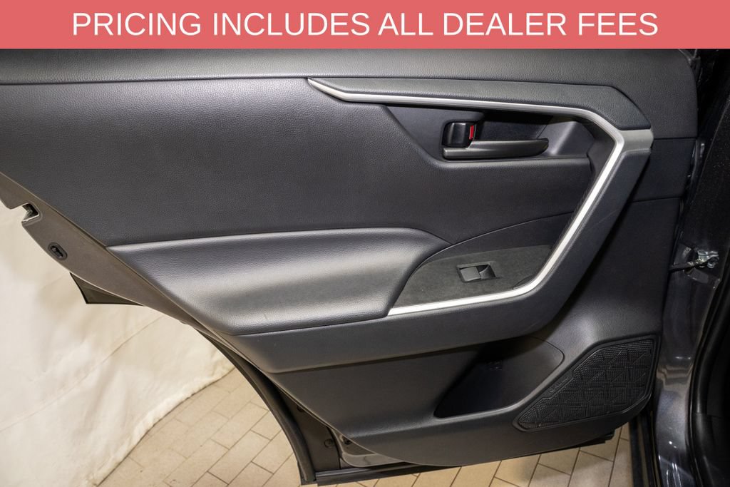 Used 2024 Toyota RAV4 LE AWD/4WD image 8