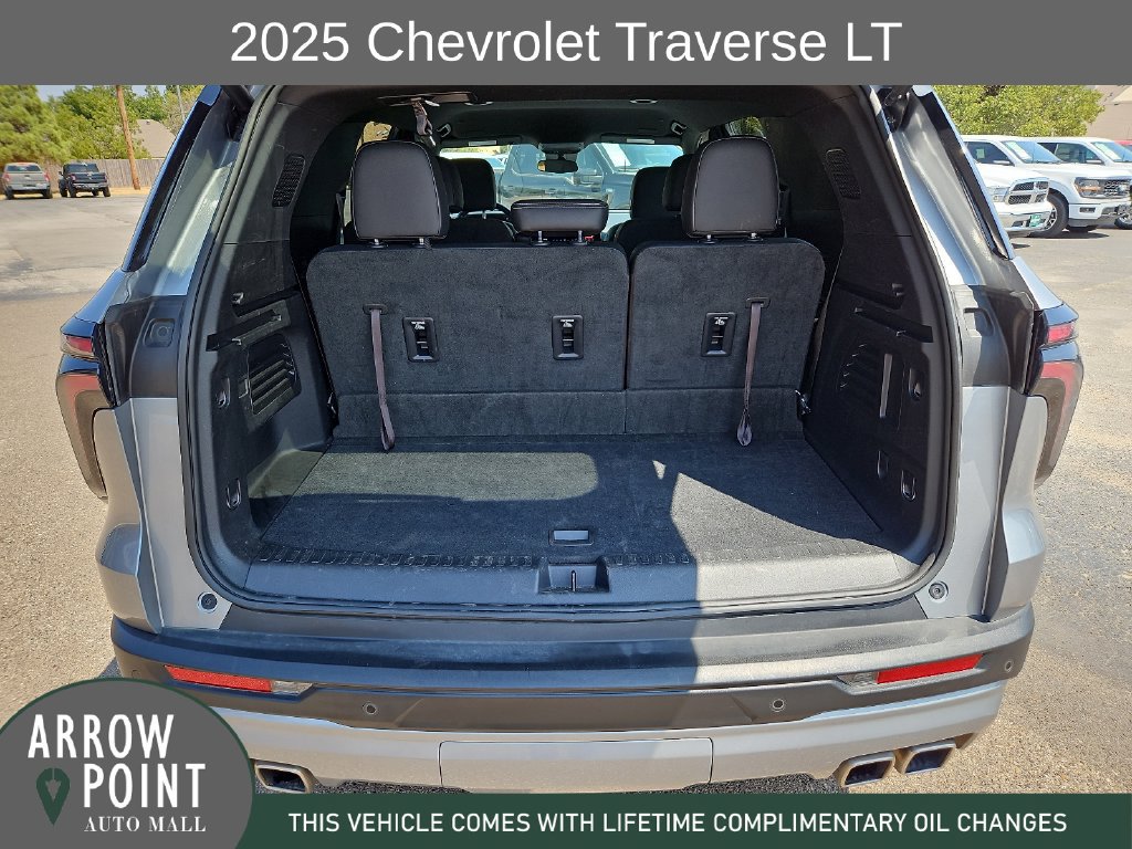 Used 2025 Chevrolet Traverse LT FWD image 17