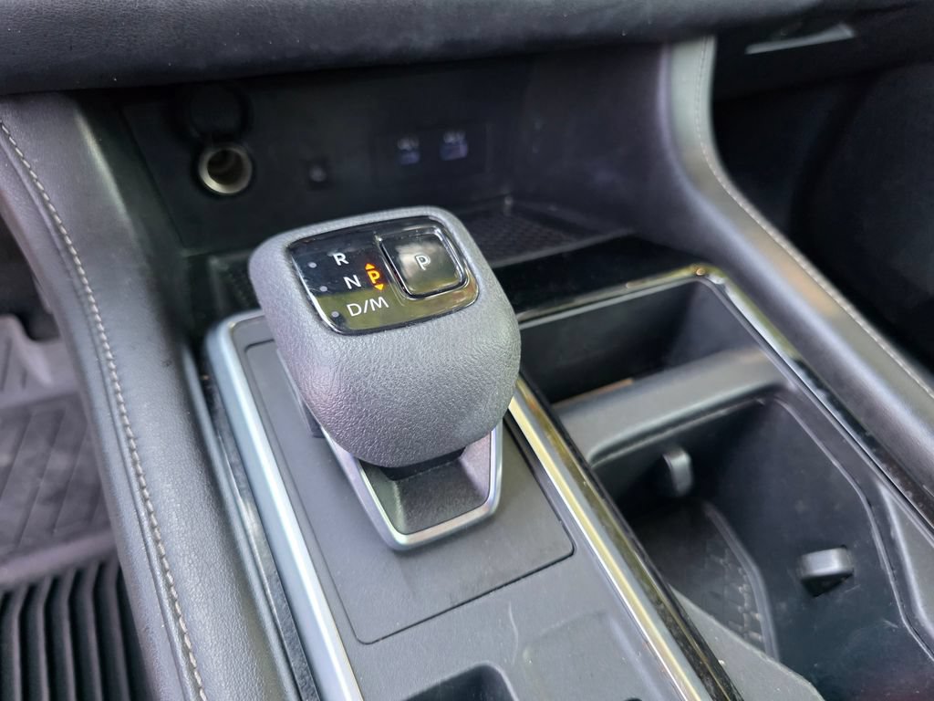 Used 2023 Nissan Pathfinder SL AWD/4WD image 18