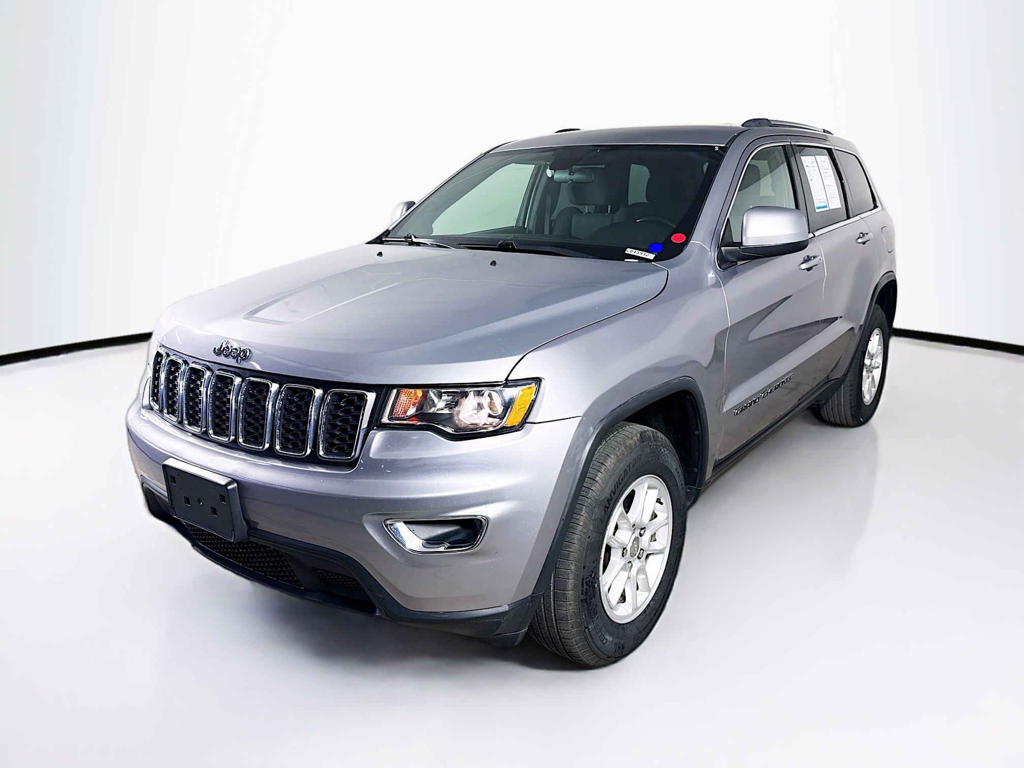 Used 2019 Jeep Grand Cherokee Laredo AWD/4WD image 4