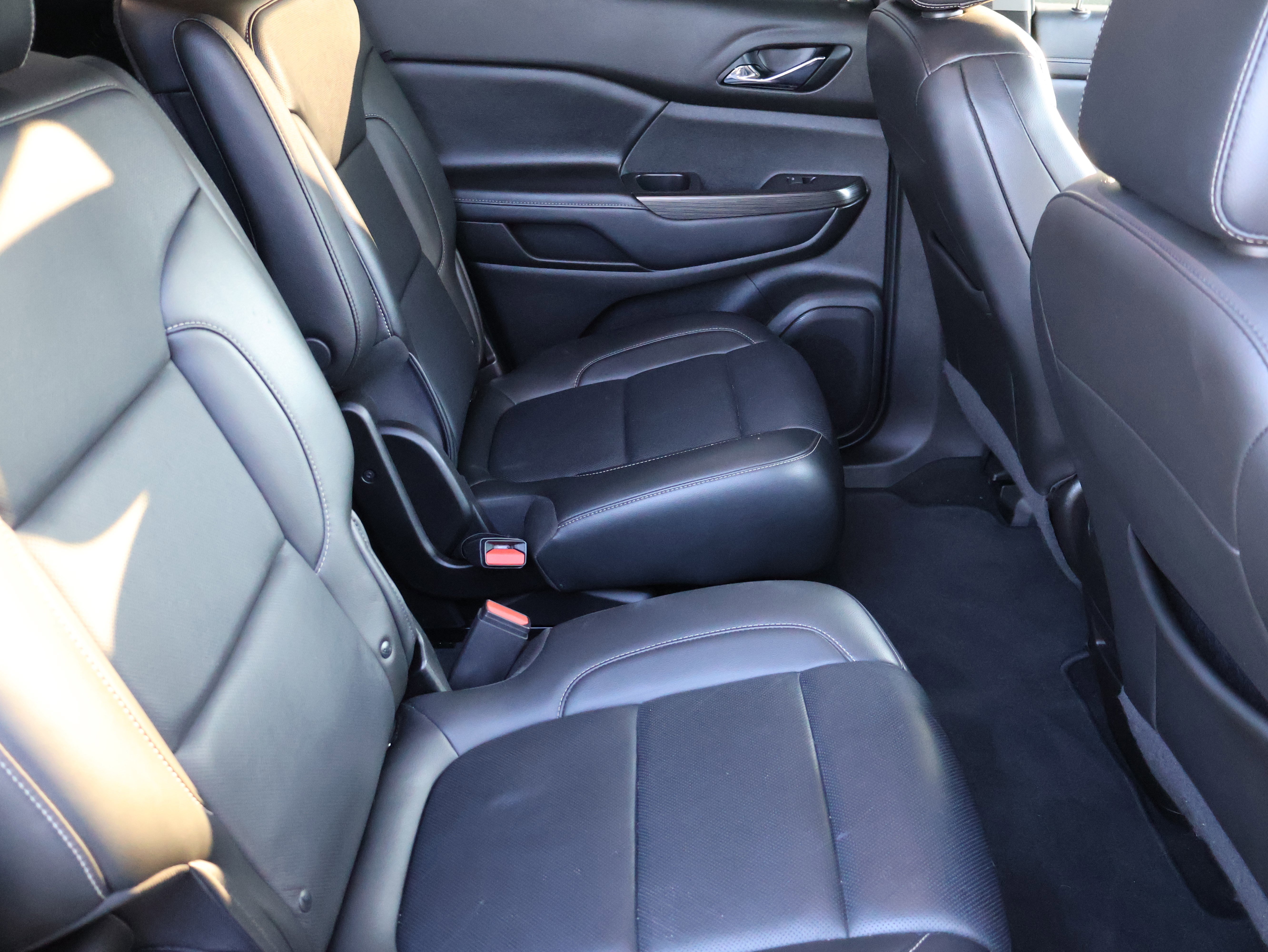 Used 2021 GMC Acadia SLT w/ Premium Package image 15