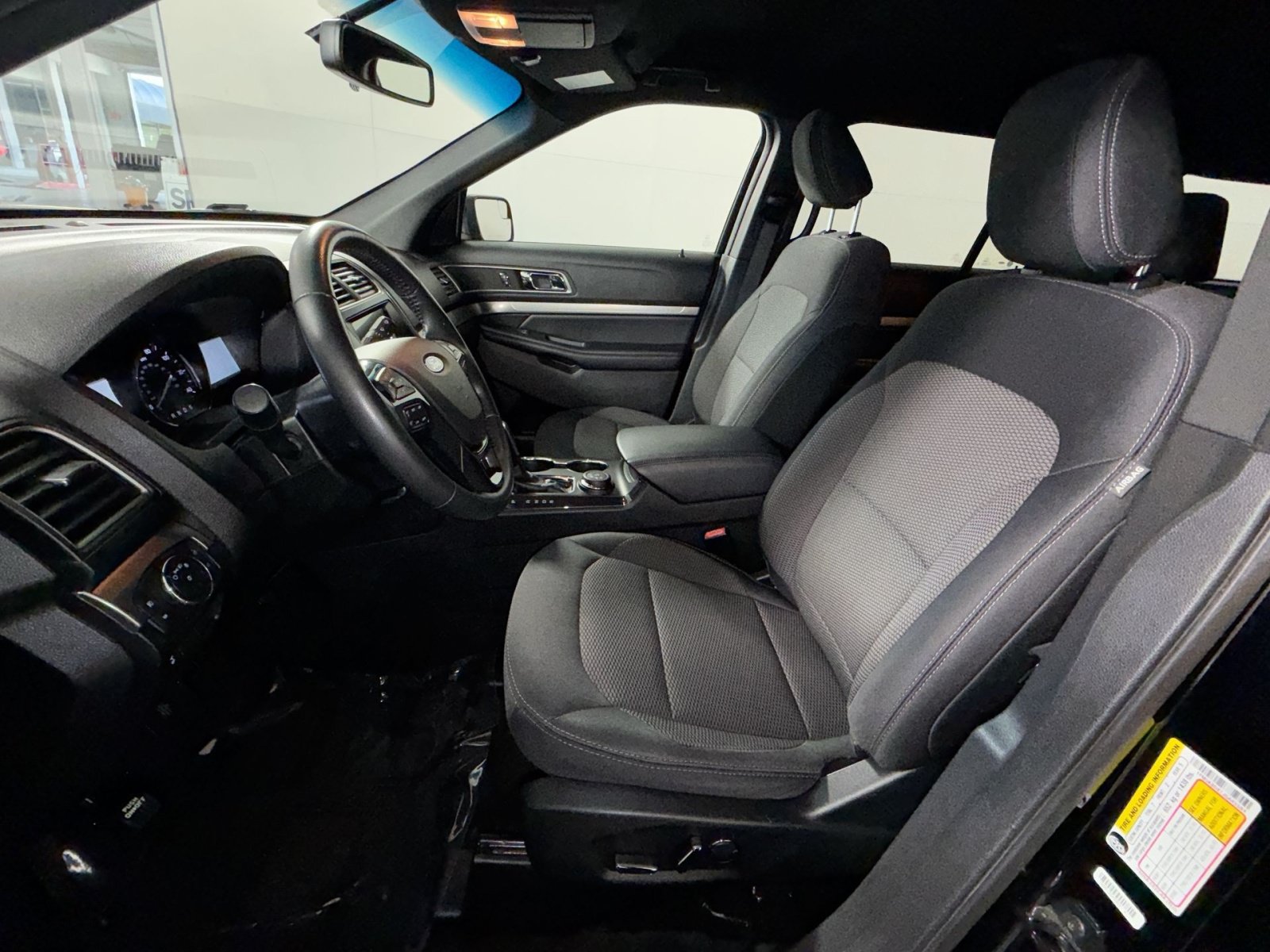 Used 2018 Ford Explorer XLT w/ Equipment Group 201A AWD/4WD image 13