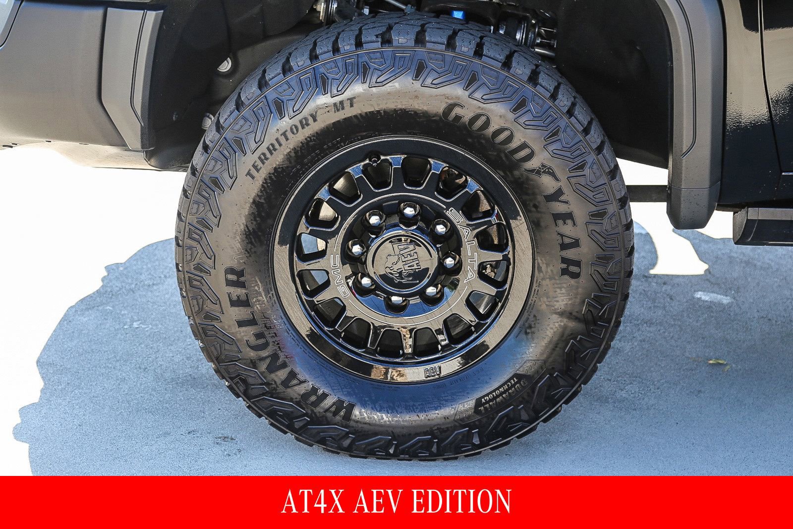 Used 2024 GMC Sierra 2500 AT4X w/ AT4X AEV Edition AWD/4WD image 9