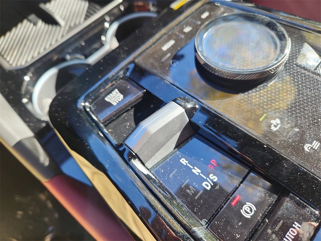 New 2026 BMW 550e xDrive w/ Premium Package image 24