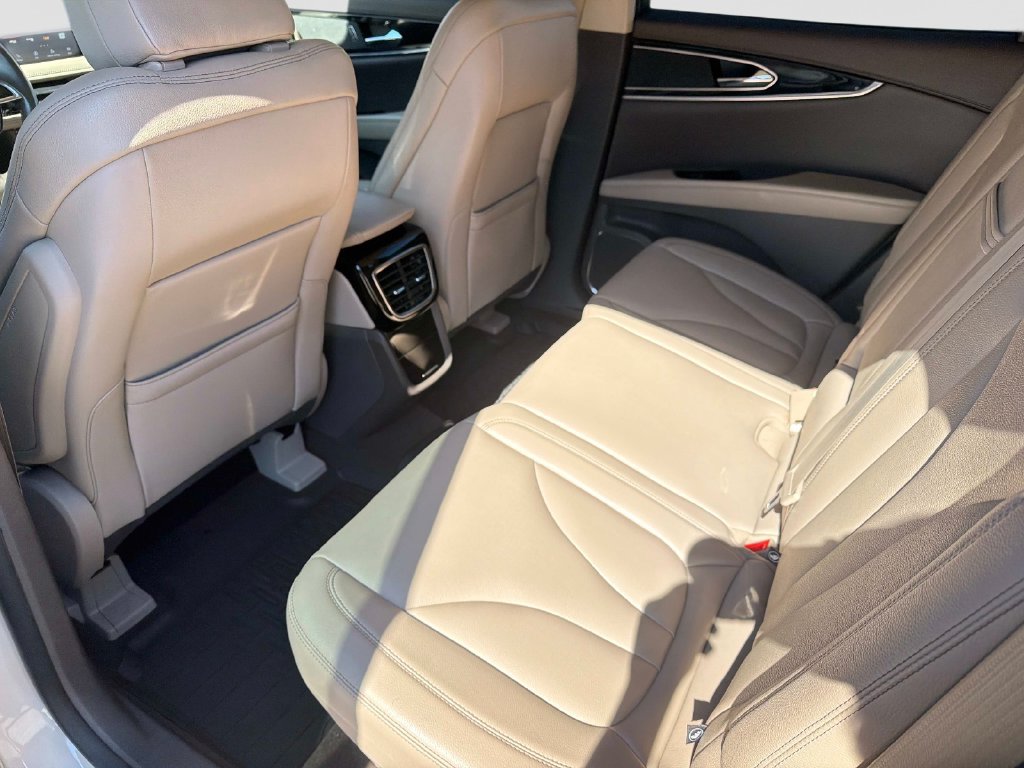 Used 2023 Lincoln Nautilus FWD w/ Premium Package image 15