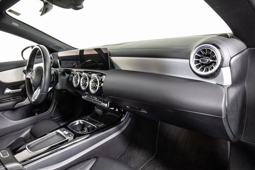 Used 2025 Mercedes-Benz CLA 250 image 17
