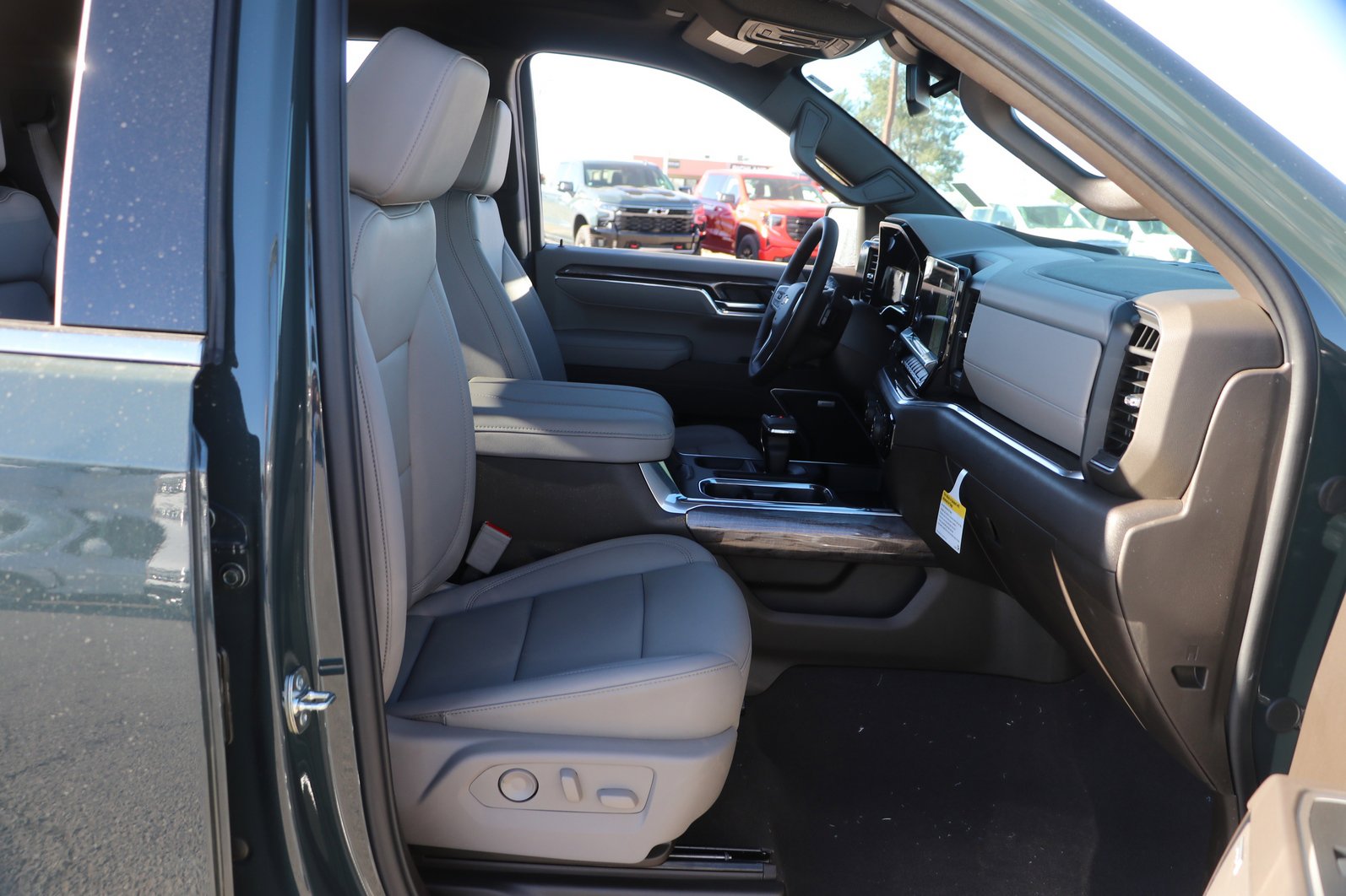 New 2026 Chevrolet Silverado 1500 LTZ w/ LTZ Convenience Package II image 32