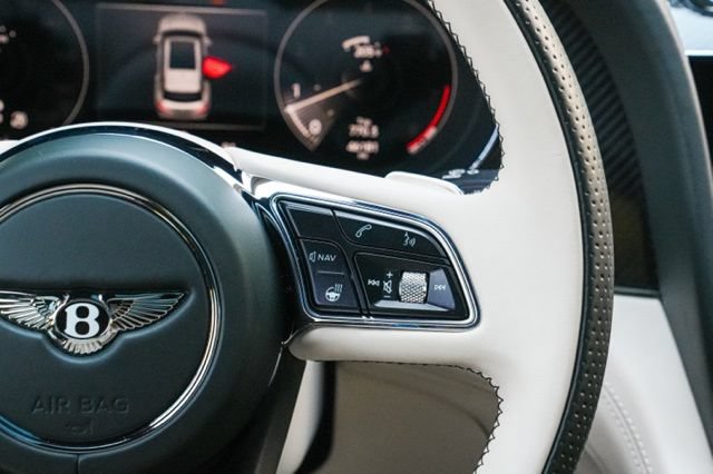 Used 2022 Bentley Bentayga AWD/4WD image 39