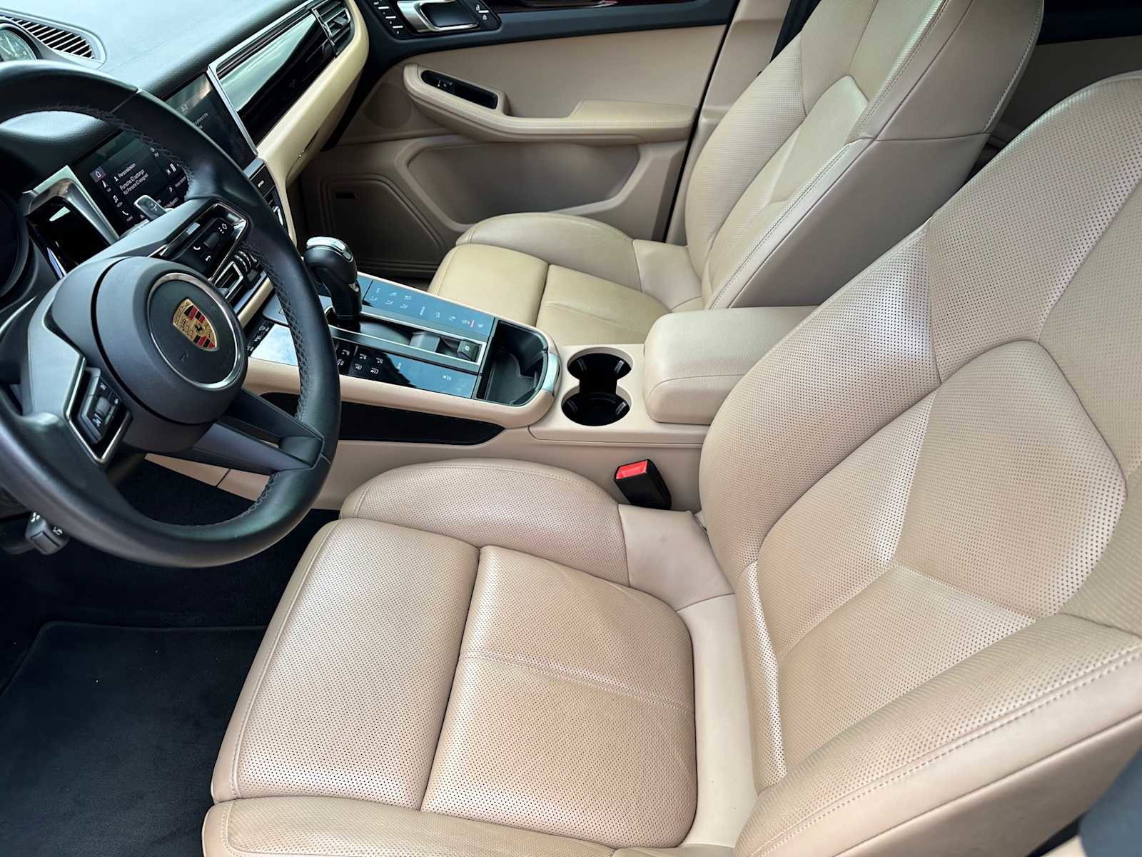Used 2024 Porsche Macan w/ Premium Plus Package image 9