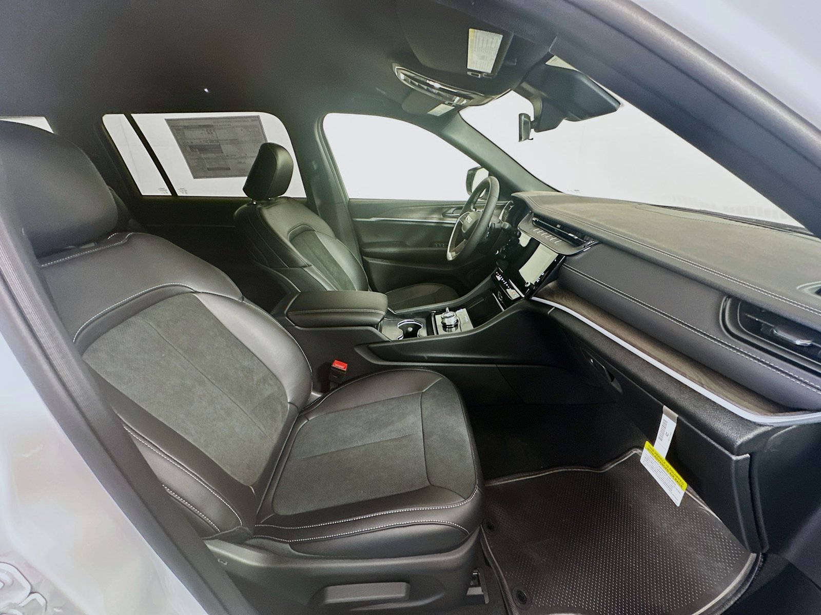 New 2026 Jeep Grand Cherokee L 4WD image 30