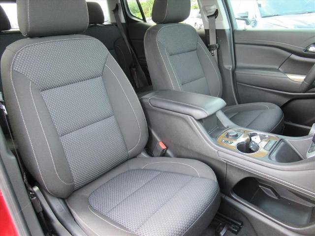 Used 2023 GMC Acadia SLE w/ Driver Convenience Package FWD image 9