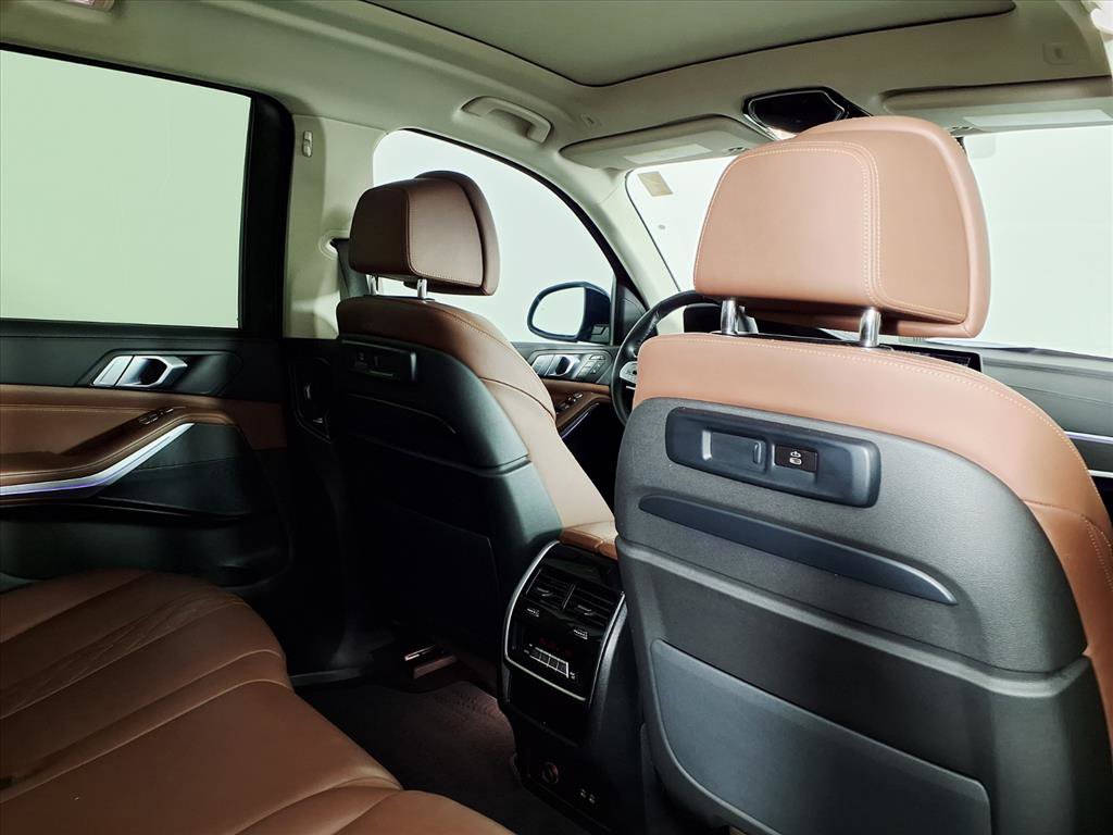 Used 2022 BMW X7 xDrive40i w/ Executive Package image 12