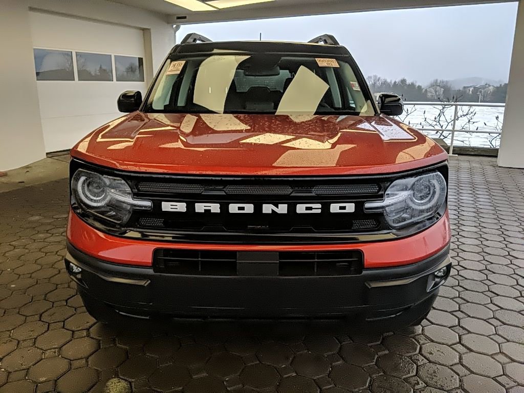 Used 2024 Ford Bronco Sport Outer Banks w/ Tech Package image 2