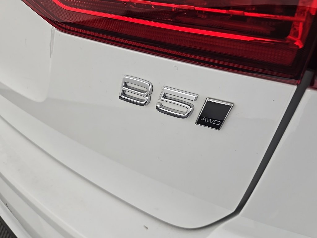 Certified 2023 Volvo XC60 B5 Plus w/ Climate Package image 12