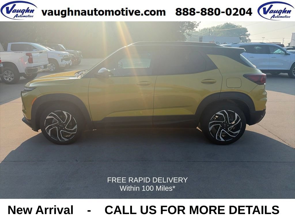 Used 2025 Chevrolet TrailBlazer RS w/ Convenience Package AWD/4WD image 1