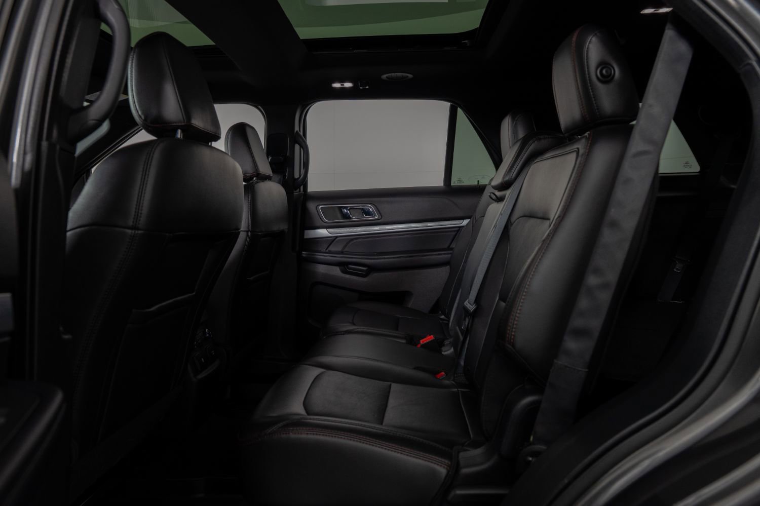 Used 2018 Ford Explorer Sport w/ Equipment Group 401A image 17