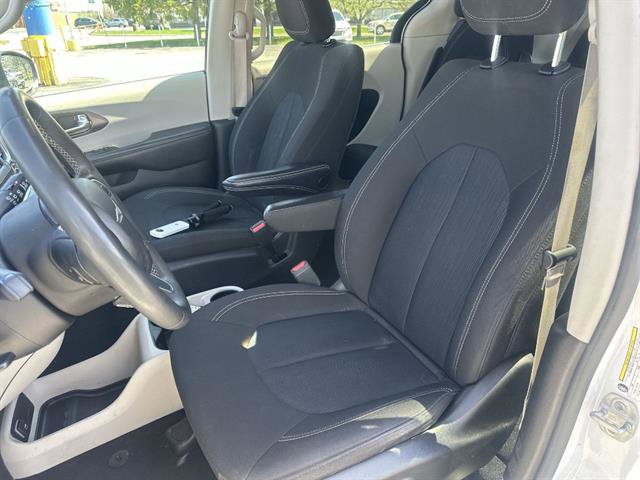 Used 2022 Chrysler Voyager LX FWD image 36